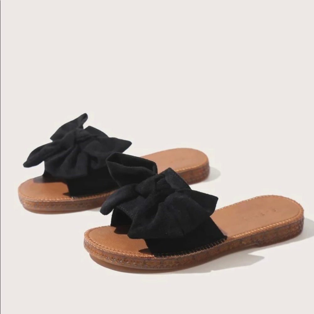 Bow sandals